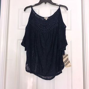 Eyeshadow open shoulder top